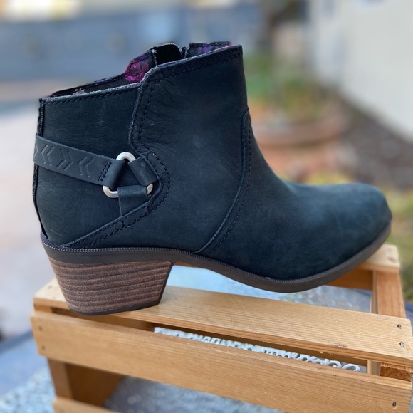 Teva Women’s Foxy Black Leather Booties 8.5 - Picture 2 of 14